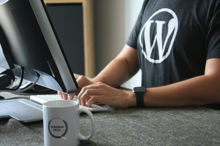 React vs WordPress for Surat E-commerce React vs WordPress for Surat E-commerce